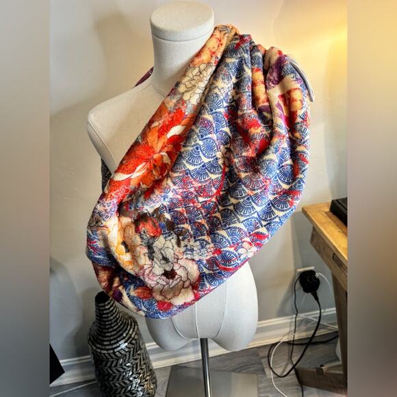 Johnny WasLaurel Canyon Cozy Blanket Sling Bag - Picture 4 of 5